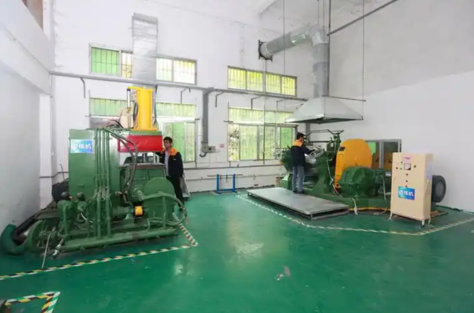 橡膠密煉車間粉塵產(chǎn)生點